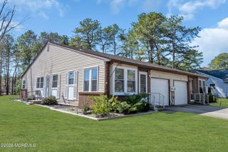 9 Greenwood Lane 62, Whiting, NJ 08759