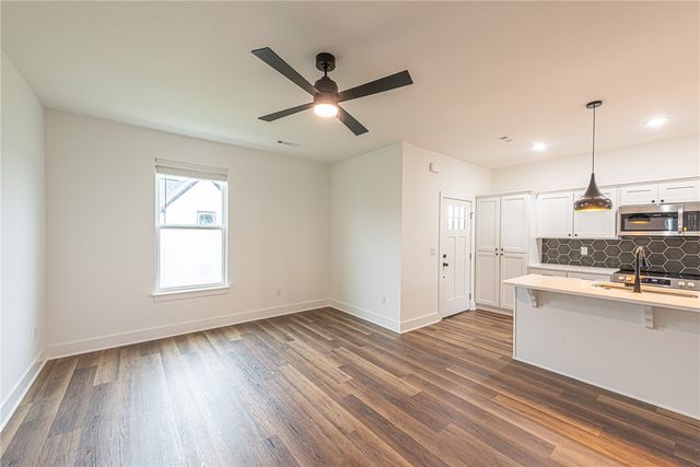 1042 S Laramie Heights, Fayetteville, AR 72704