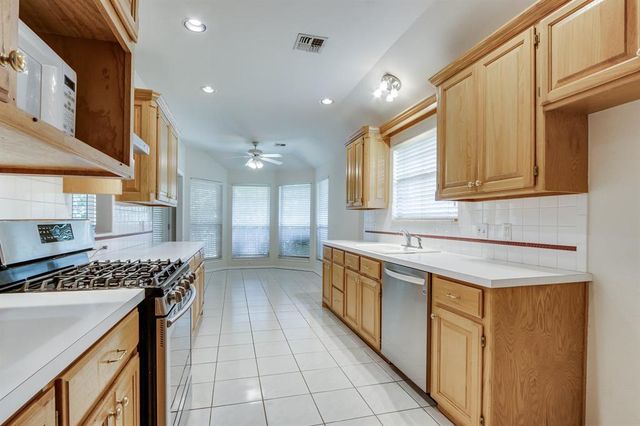 108 S Ridge Pointe Drive, Edmond, OK 73034