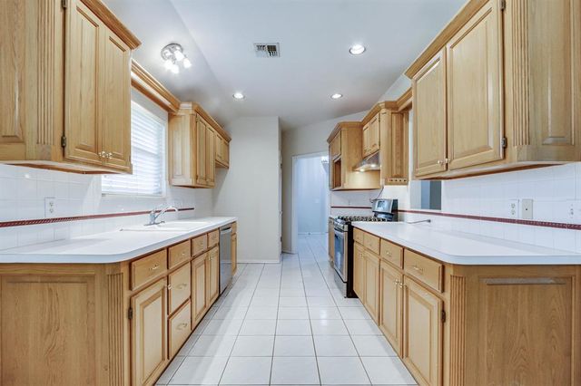 108 S Ridge Pointe Drive, Edmond, OK 73034