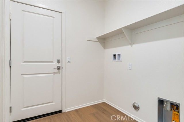 1577 E Houlguin Street, Lancaster, CA 93535