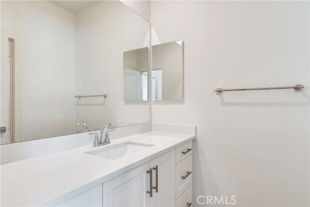 1577 E Houlguin Street, Lancaster, CA 93535