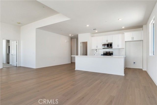 1577 E Houlguin Street, Lancaster, CA 93535