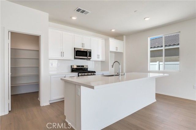 1577 E Houlguin Street, Lancaster, CA 93535