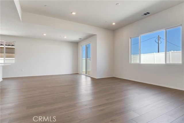 1577 E Houlguin Street, Lancaster, CA 93535