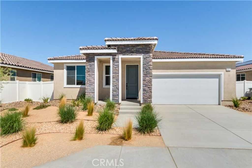 1577 E Houlguin Street, Lancaster, CA 93535