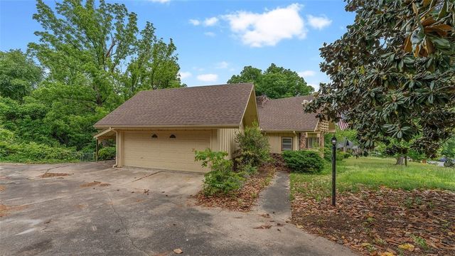 2322 Cheyenne Trail, Springdale, AR 72762