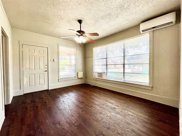 521 W Collins Street, Denton, TX 76201