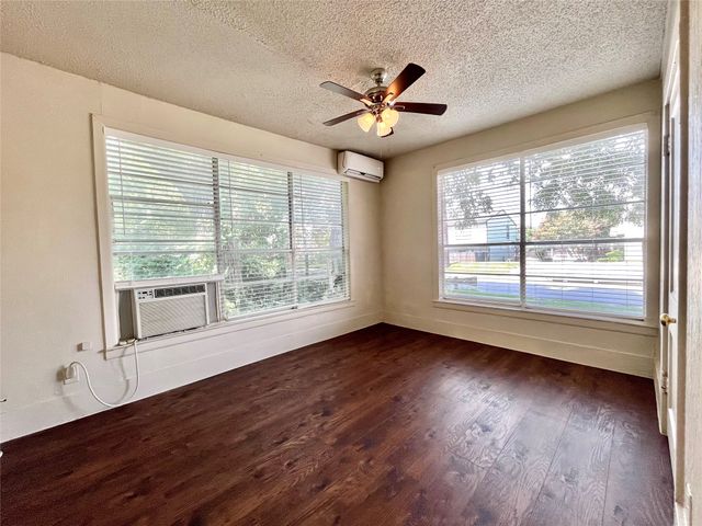 521 W Collins Street, Denton, TX 76201