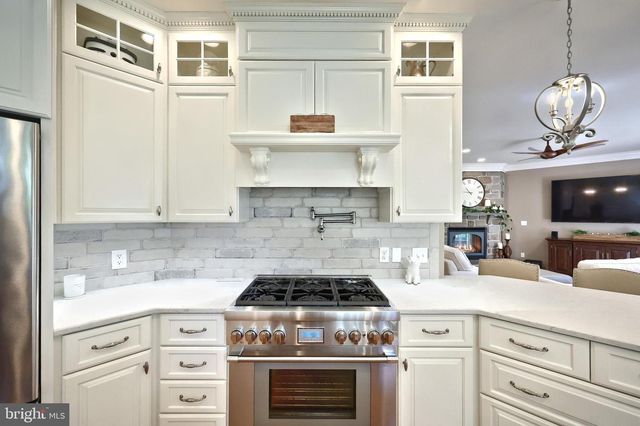 1361 WICKLOW DR, York, PA 17404