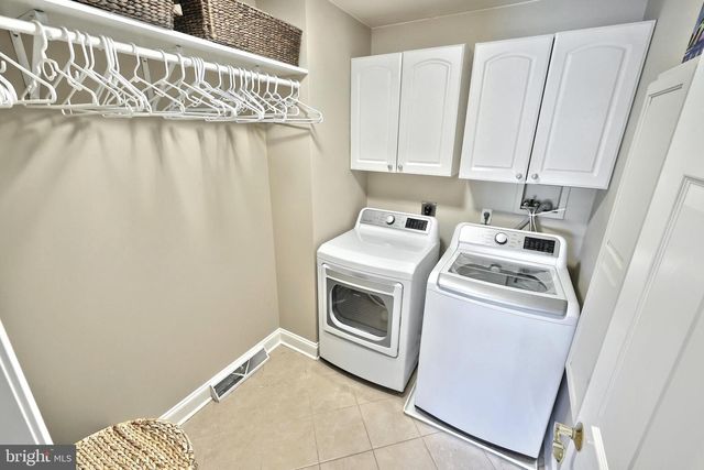 1361 WICKLOW DR, York, PA 17404