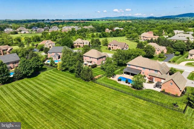1361 WICKLOW DR, York, PA 17404