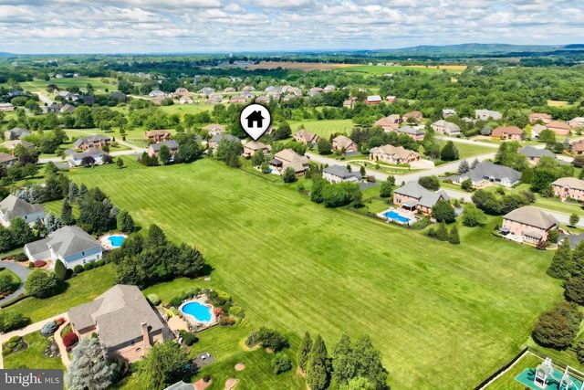 1361 WICKLOW DR, York, PA 17404