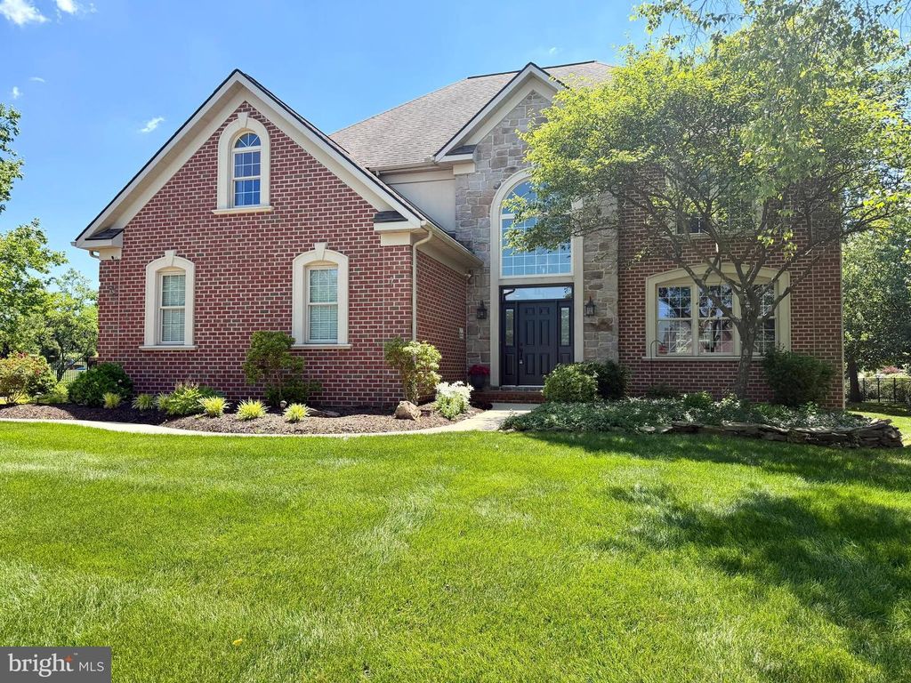 Image 1 of property listing at 1361 WICKLOW DR, York, PA 17404