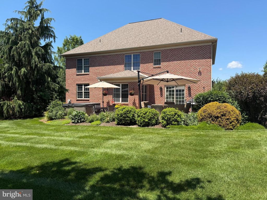 Image 6 of property listing at 1361 WICKLOW DR, York, PA 17404