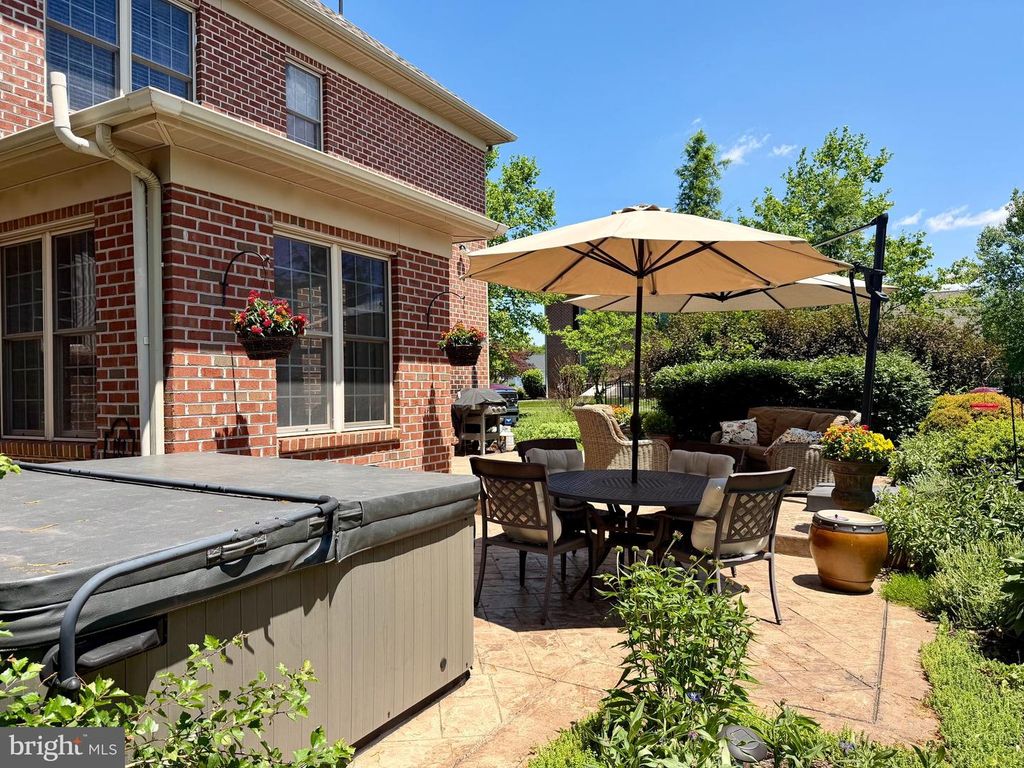 Image 7 of property listing at 1361 WICKLOW DR, York, PA 17404