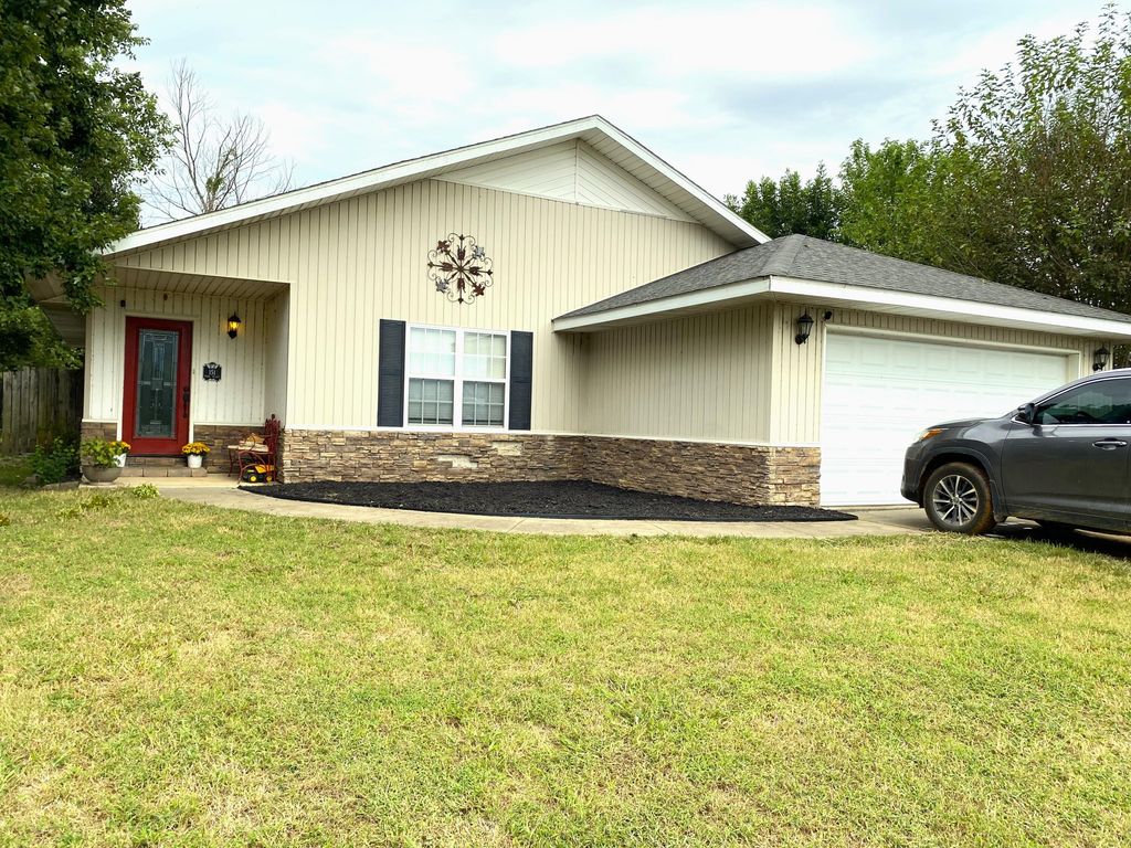 151 Park Valley Court, Anderson, MO 64831