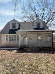 1908 W Pearl Avenue, Rockford, IL 61103