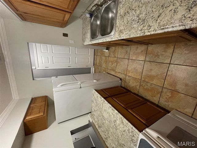 769 Walton Avenue 3, St Louis, MO 63108