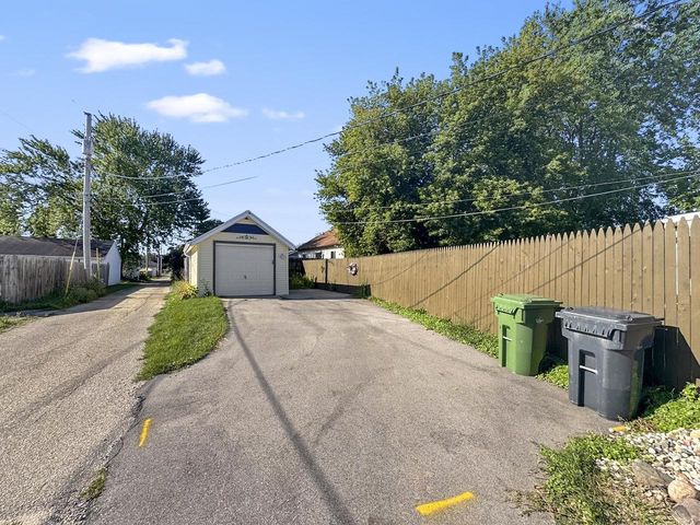 109 E 1ST STREET, Kimberly, WI 54136