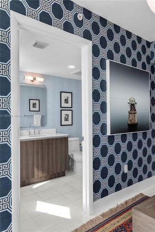 665 NE 25th St 2102, Miami, FL 33137