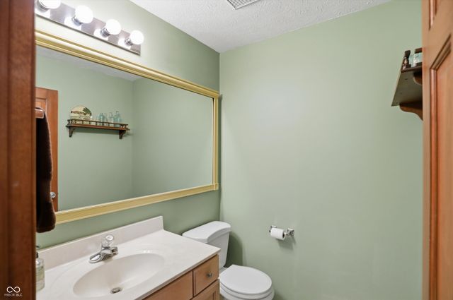 370 Shades Court, Carmel, IN 46032