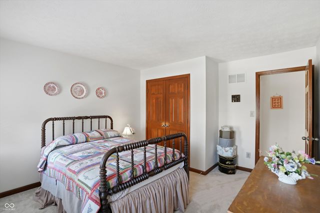 370 Shades Court, Carmel, IN 46032