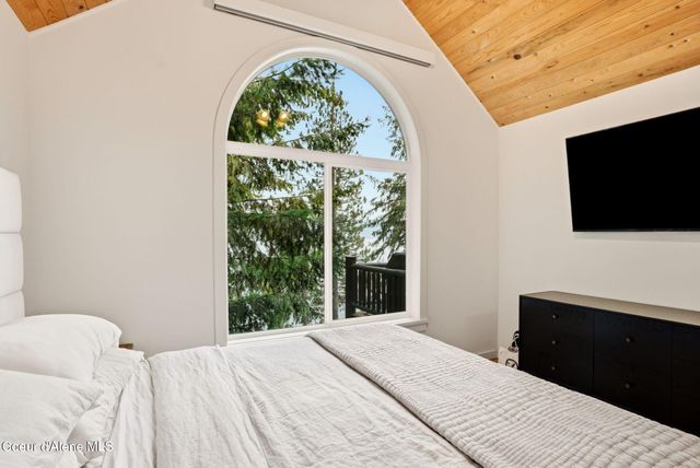 6662 W ROCKFORD BAY RD, Coeur D'alene, ID 83814