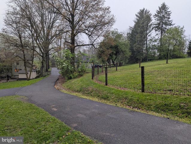 63 HAMPSHIRE, Sinking Spring, PA 19608