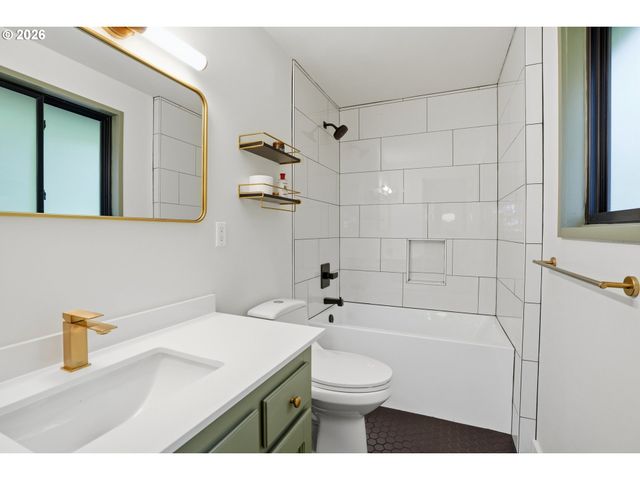 21224 Se LANSING Ln, Damascus, OR 97089