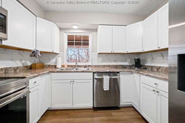 401 Saddlehorn Road, Charleston, WV 25314