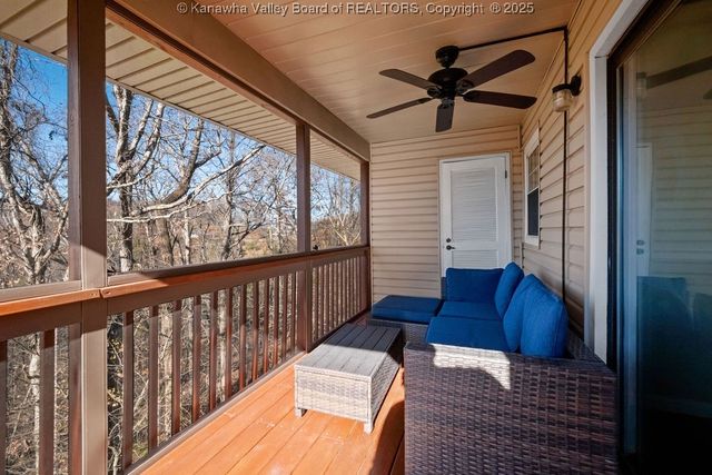 401 Saddlehorn Road, Charleston, WV 25314