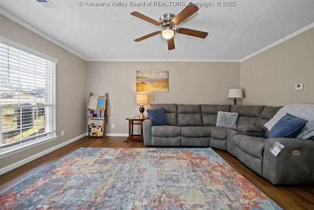 401 Saddlehorn Road, Charleston, WV 25314