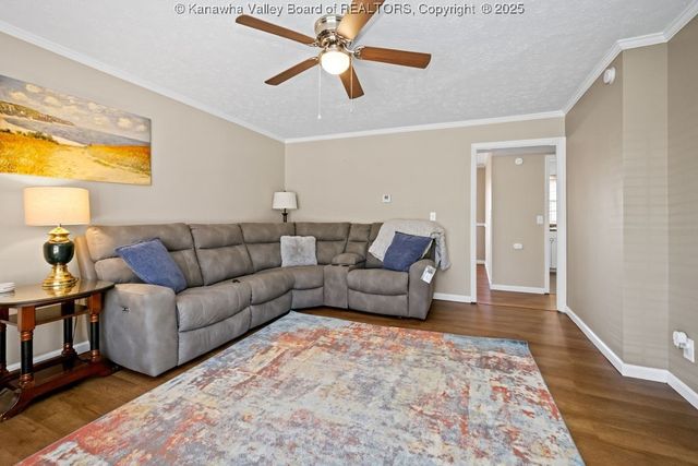 401 Saddlehorn Road, Charleston, WV 25314