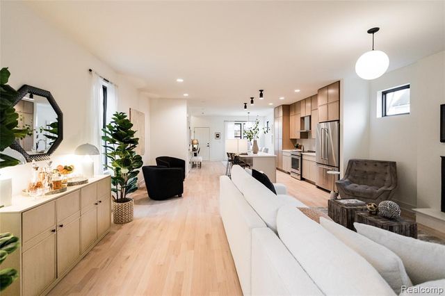 1504 Holcomb Street, Detroit, MI 48214