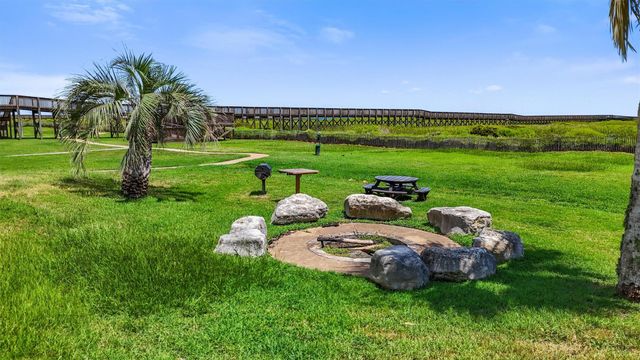 4115 Sandhill Crane Way, Galveston, TX 77554