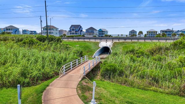 4115 Sandhill Crane Way, Galveston, TX 77554