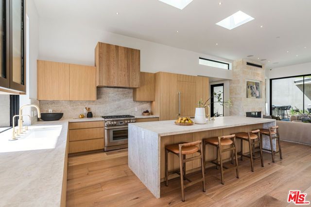 1205 Las Lomas Place, Pacific Palisades (los Angeles), CA 90272