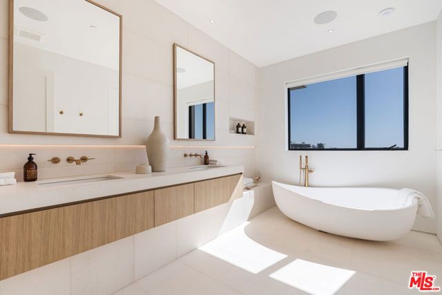 1205 Las Lomas Place, Pacific Palisades (los Angeles), CA 90272