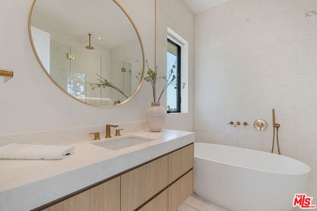 1205 Las Lomas Place, Pacific Palisades (los Angeles), CA 90272