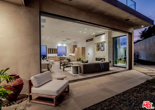 1205 Las Lomas Place, Pacific Palisades (los Angeles), CA 90272