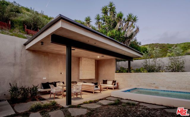 1205 Las Lomas Place, Pacific Palisades (los Angeles), CA 90272