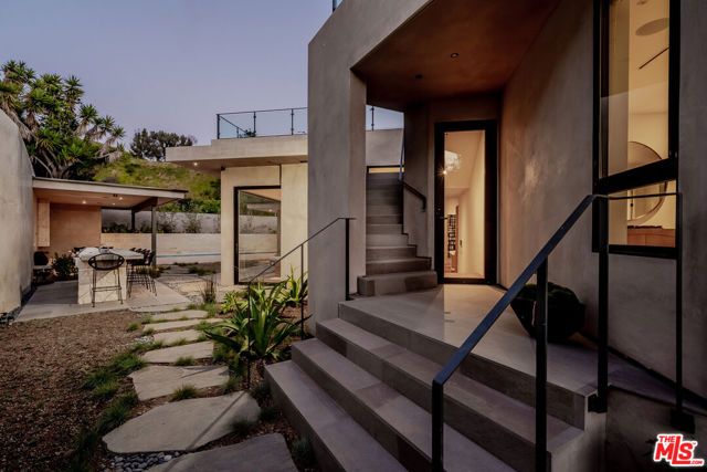 1205 Las Lomas Place, Pacific Palisades (los Angeles), CA 90272