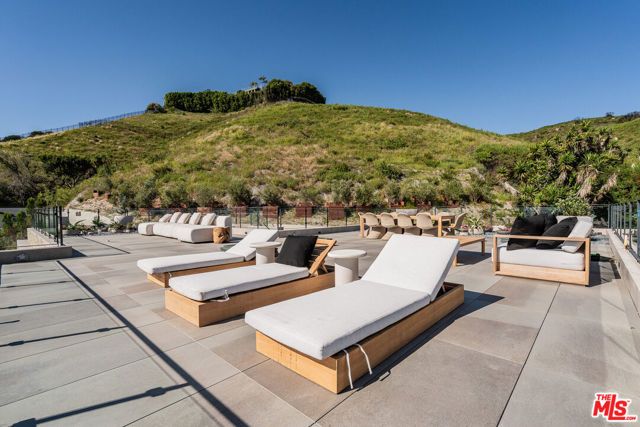 1205 Las Lomas Place, Pacific Palisades (los Angeles), CA 90272