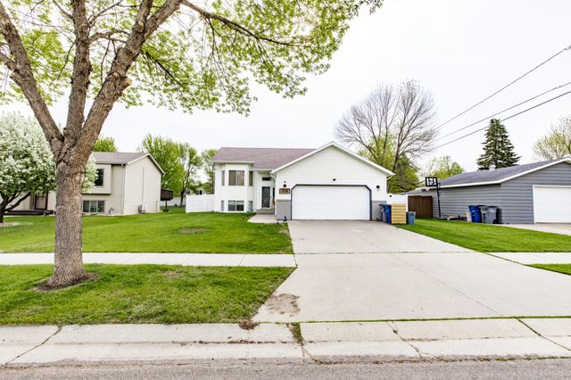 1116 18th Street N, Moorhead, MN 56560