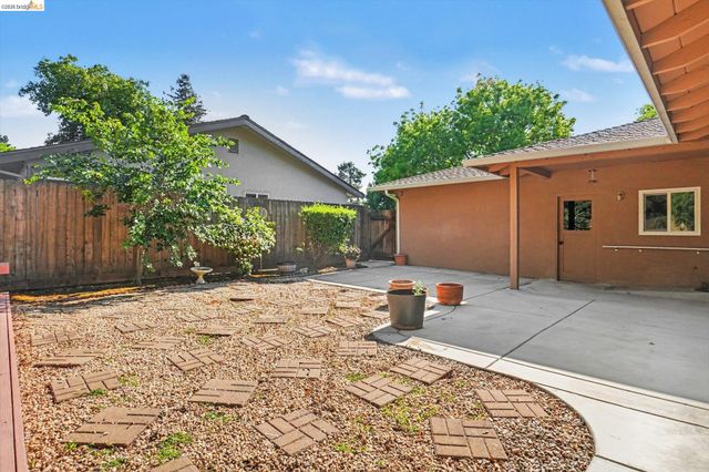 340 Sherwood Dr, Brentwood, CA 94513