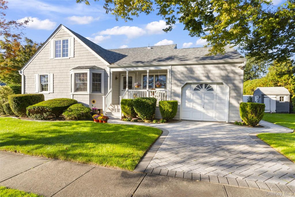 59 Linden Boulevard, Hicksville, NY 11801 — exterior