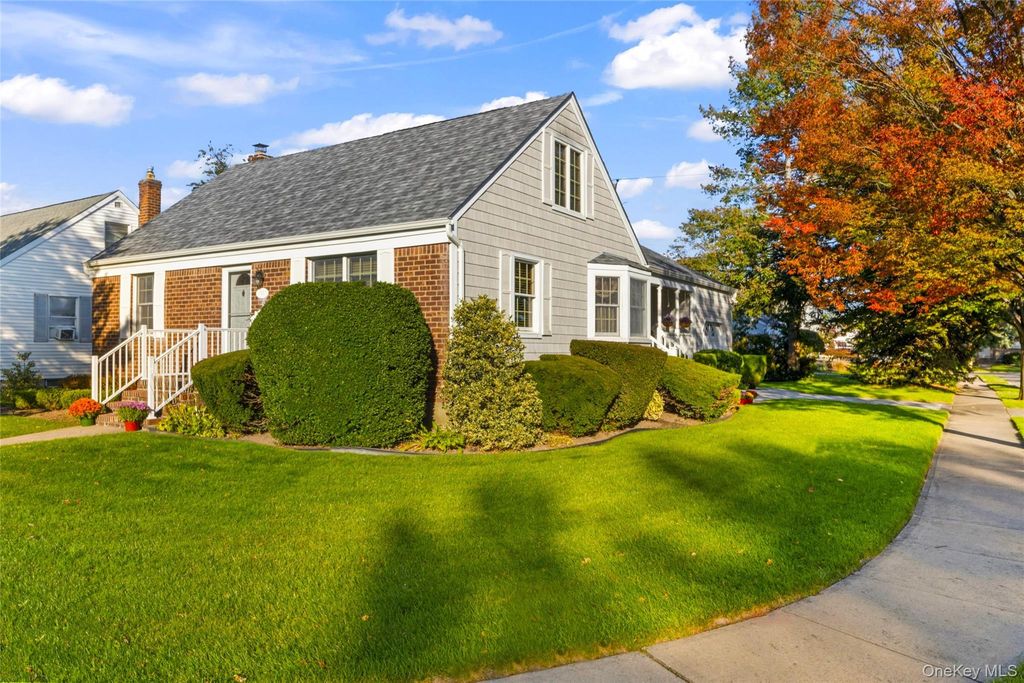 59 Linden Boulevard, Hicksville, NY 11801 — photo 2