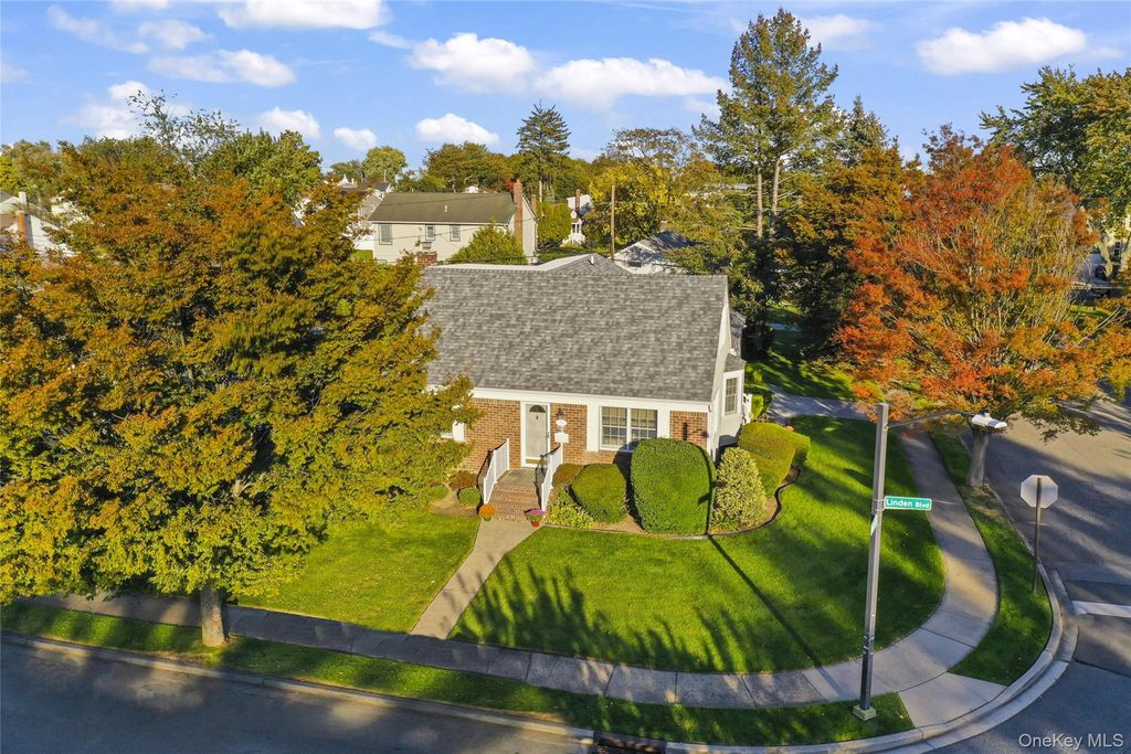 59 Linden Boulevard, Hicksville, NY 11801 — photo 3