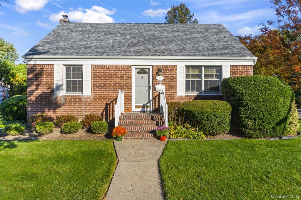 59 Linden Boulevard, Hicksville, NY 11801 — photo 4